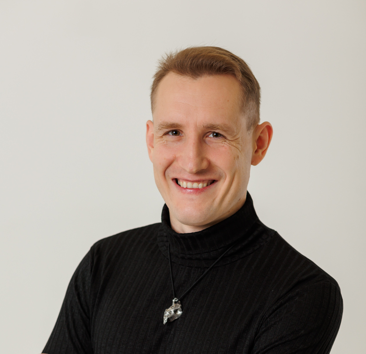 Портрет Александра Елизарова, преподавателя медитации